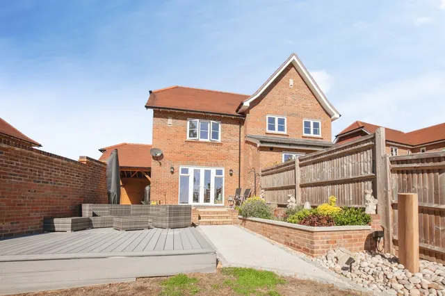 Town Wood Close, Lindfield, RH16, photo 2