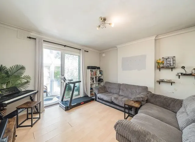 Photo 2 — Clarendon Crescent, Twickenham, TW2