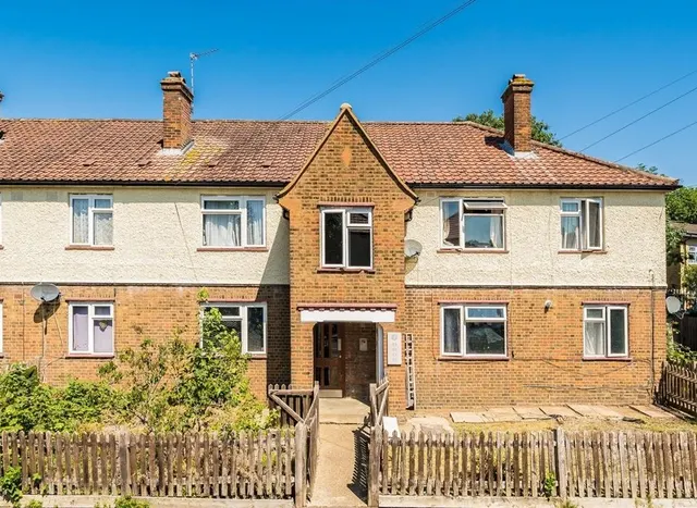 Clarendon Crescent, Twickenham, TW2, photo 1