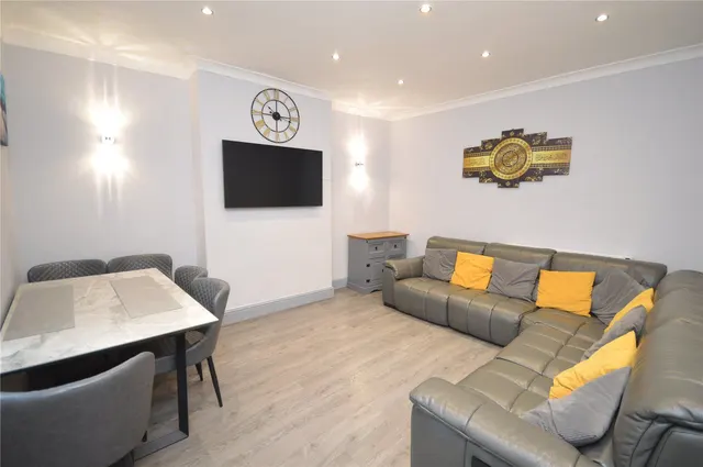 Cross Flatts Grove, Leeds, LS11, photo 3