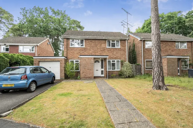 Pendragon Way, Camberley, Surrey, GU15 1BG, photo 1