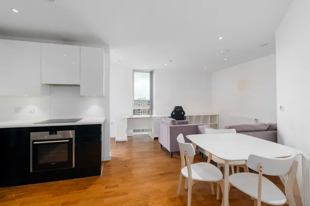 Terry Spinks Place, London, E16, photo 1
