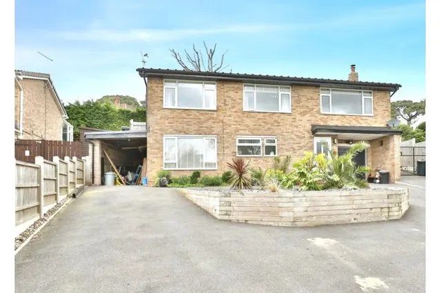 West Way, Broadstone, photo 1