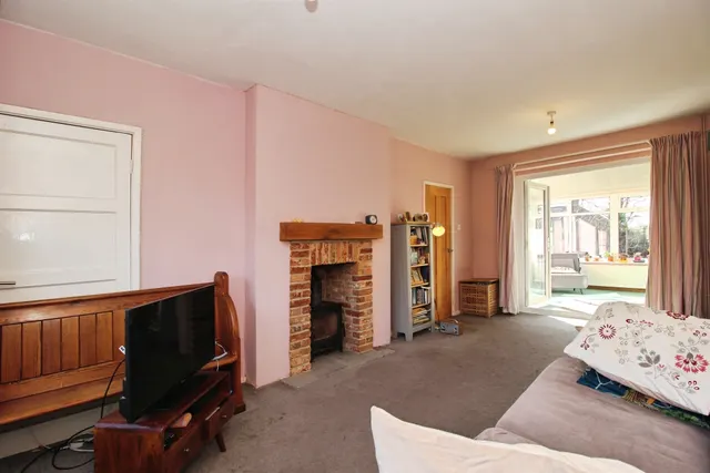 Photo 2 — Queenswood Close, Leeds