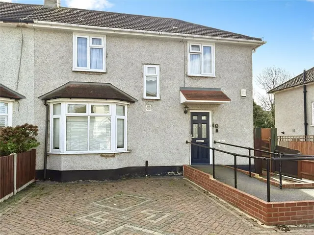 Wendover Road, London, SE9, photo 1