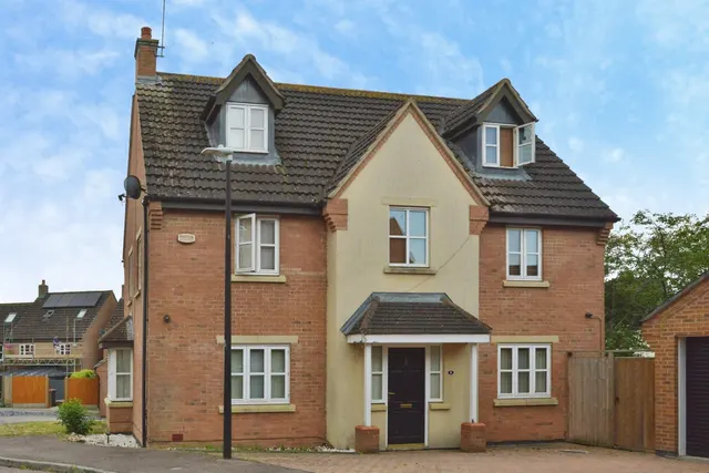 Stonebridge Grove, Monkston Park, Milton Keynes, photo 1