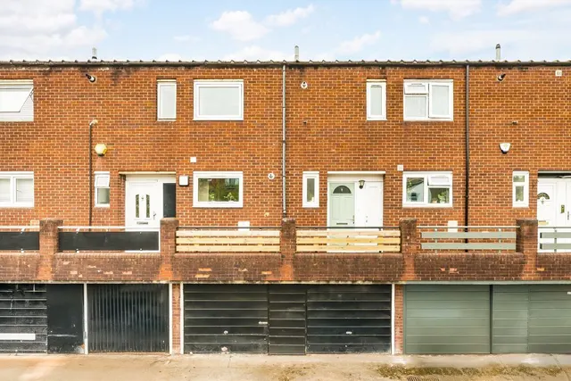 Allingham Close, W7, photo 1