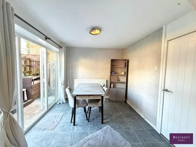 St. Barbaras Road, Darfield, photo 3