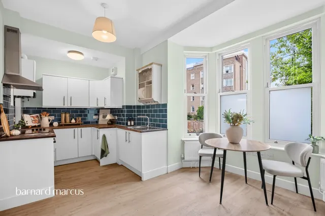 Nightingale Lane, London, SW12, photo 3