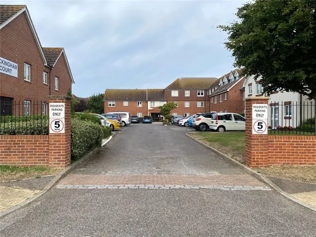 Shrubbs Drive, Bognor Regis, PO22, photo 1