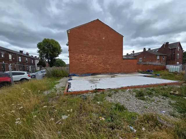 Hilton Street, Bury, BL9 6LT, photo 1
