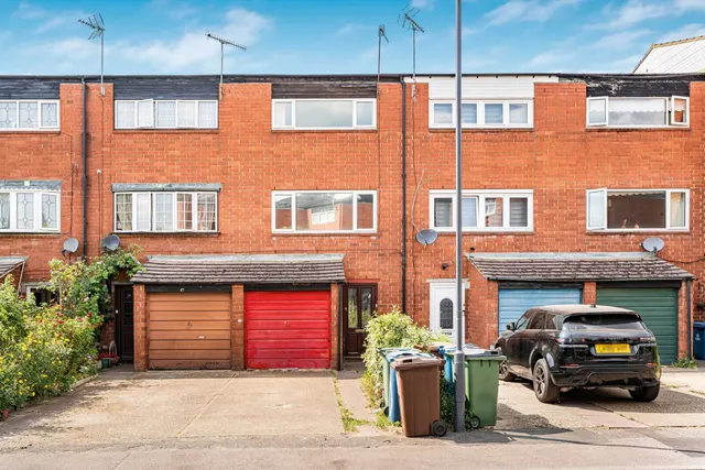 Hawkins Close, Harrow, HA1, photo 1