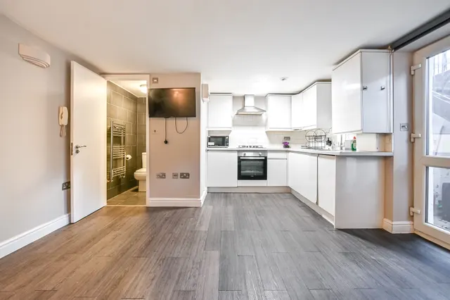 Photo 3 — Basement Flat 1, 344 Caledonian Road