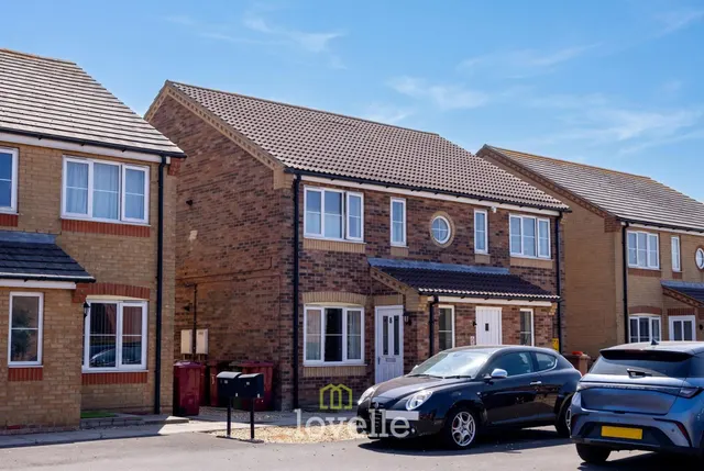Lancaster Drive, South Killingholme, DN40, photo 1