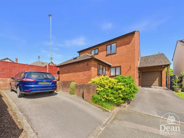 The Hawthorns, Lydney, photo 1