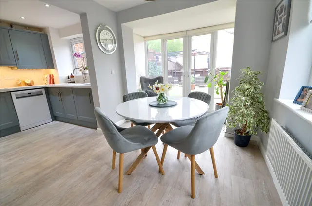 Ashurst Way, East Grinstead, RH19, photo 2