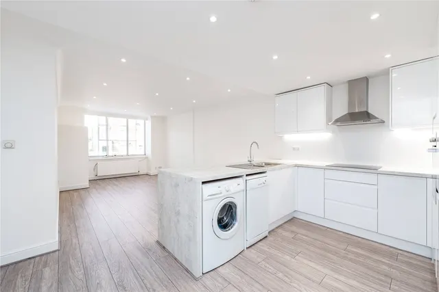 Holloway Road, London, N19, photo 1
