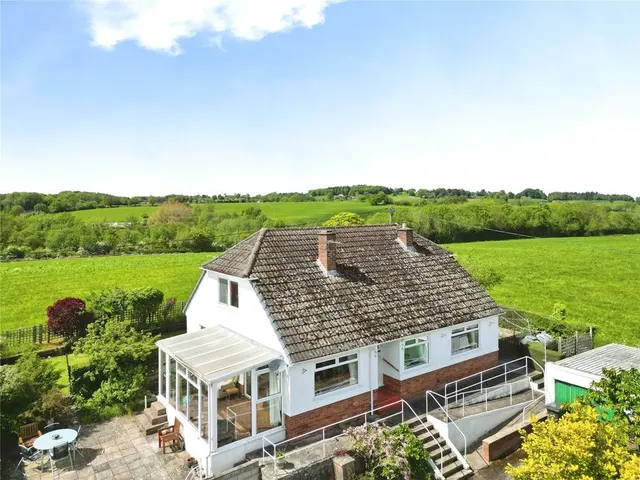 Llynclys, Oswestry, Shropshire, SY10, photo 1