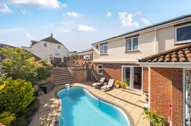 Barcombe Heights, Preston, TQ3