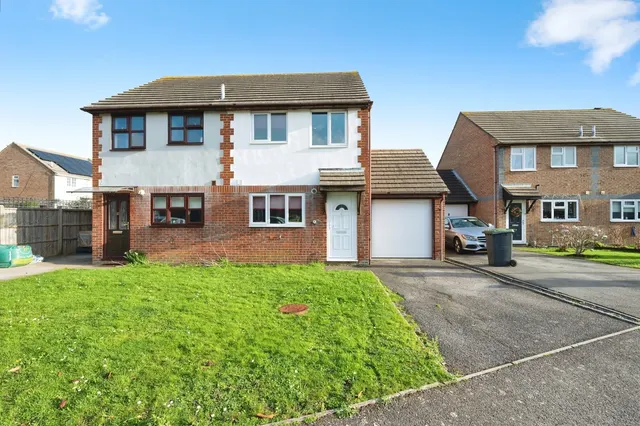 Kingfisher Close, Hayling Island, PO11, photo 2