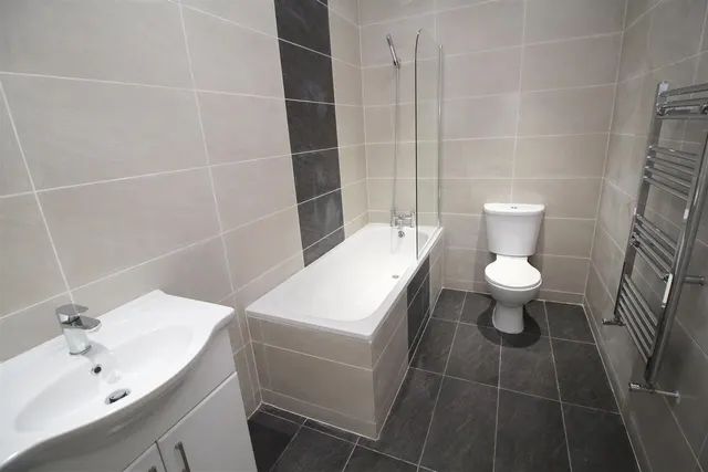 Bowthorpe House, Manor Royal, photo 3