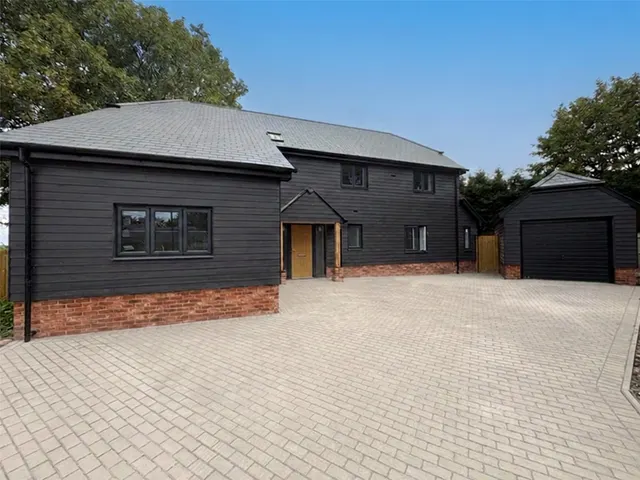 Odiham Road, Shalden, Alton, Hampshire, GU34 4QD, photo 1