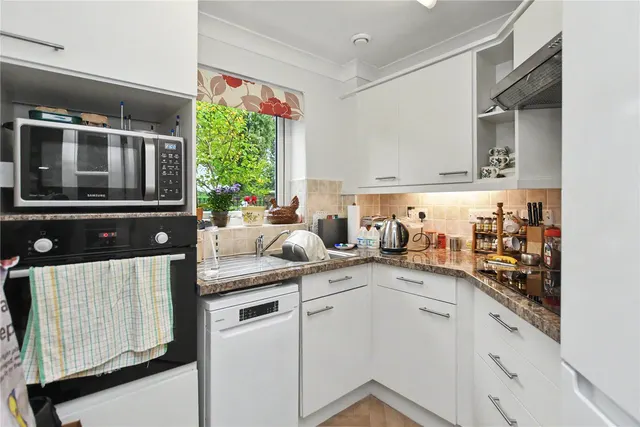 Oxford Avenue, Guiseley, LS20, photo 3
