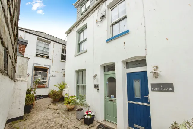 Photo 3 — Princes Square, Looe