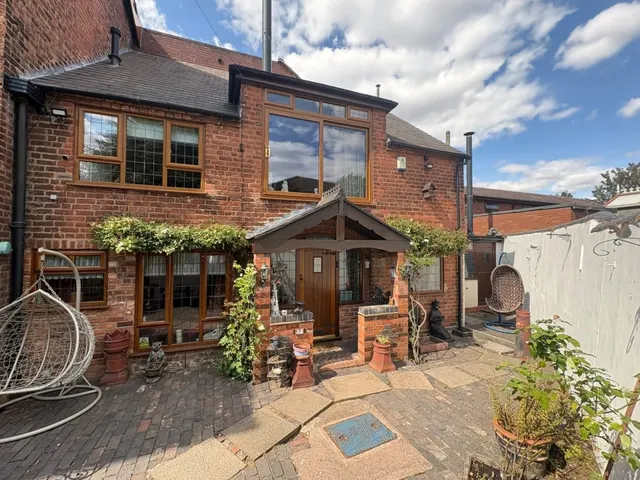 West Midlands, Wolverhampton WV3 7DP, photo 1