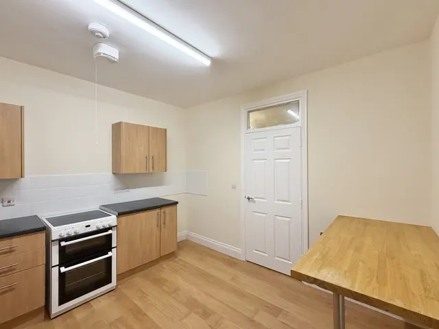 High Street, Rushden, NN10, photo 3