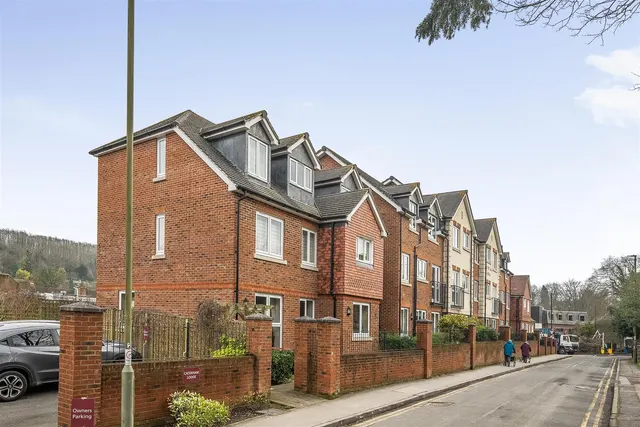 Stafford Road, Caterham, CR3, photo 1
