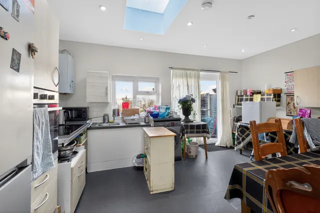 Photo 3 — Bond Road, Mitcham