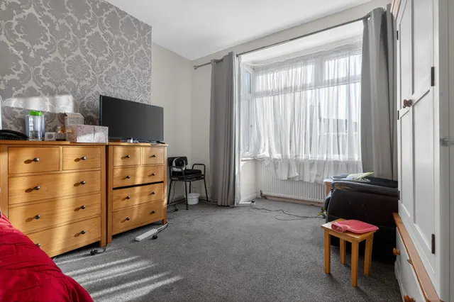 Photo 2 — Bond Road, Mitcham