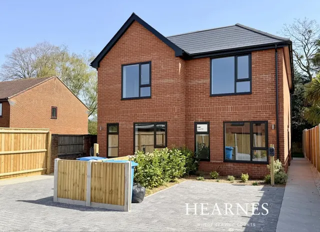 Brixey Road, BH12, photo 1