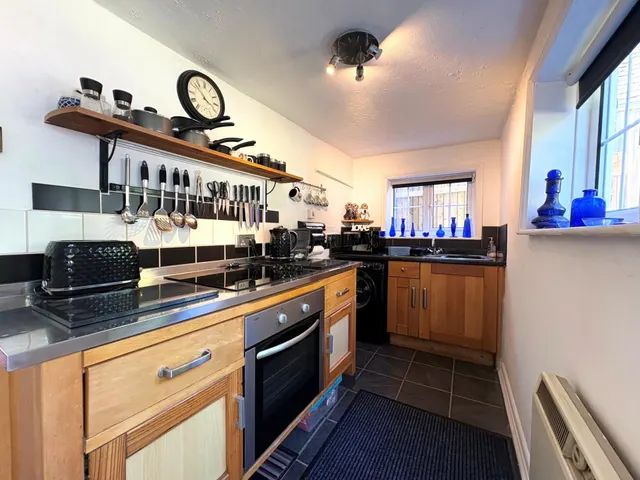 Three Crown Cottages, Whaddon, SP5, photo 3