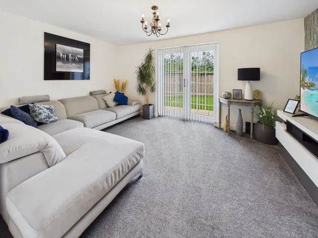 Moat Hill Farm Drive, Birstall, WF17, photo 2