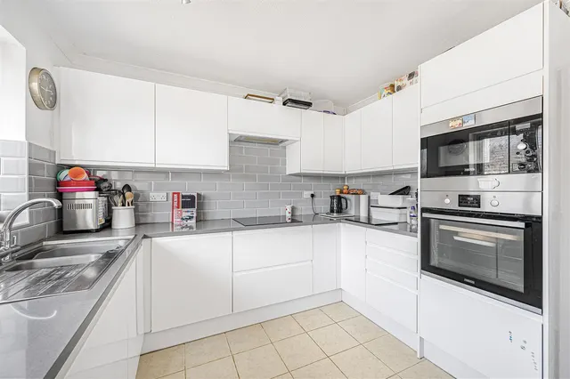Southview Road, Peacehaven, photo 3