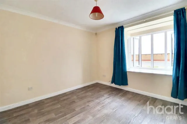 Chalk Court, RM17, photo 3