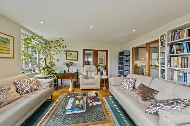 Strand Drive, TW9, photo 3