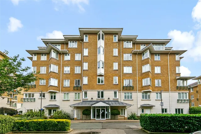 Strand Drive, TW9, photo 1