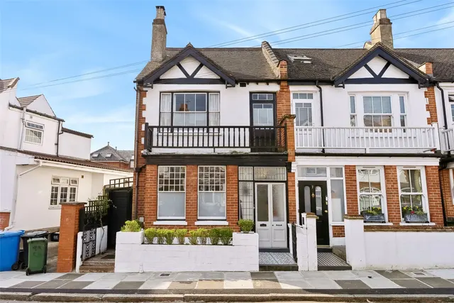 Riverview Gardens, Twickenham, TW1 4RT, photo 1