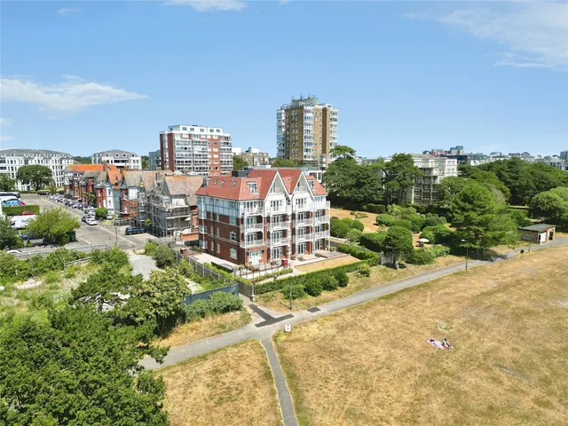 West Cliff Gardens, Bournemouth, BH2, photo 1