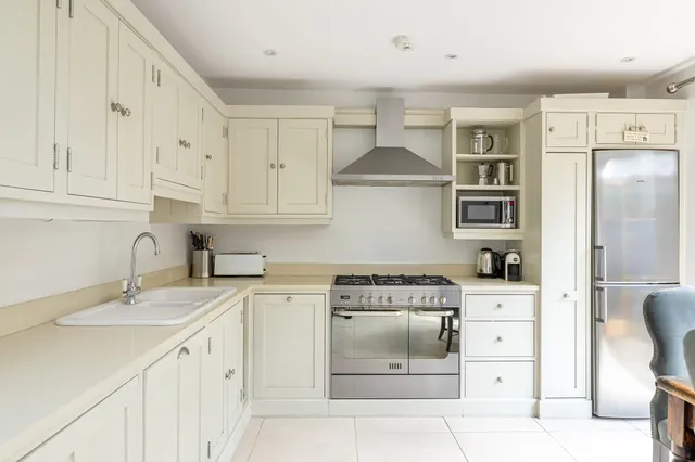 Photo 2 — Bramford Road, Wandsworth, London, SW18