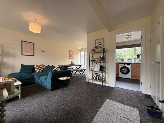 Photo 2 — Edmonton Close, Worcester