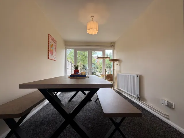 Photo 3 — Edmonton Close, Worcester