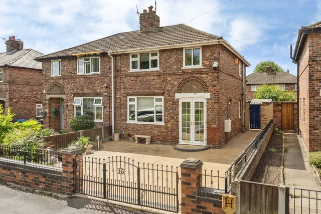 Delves Avenue, Warrington, WA5, photo 1