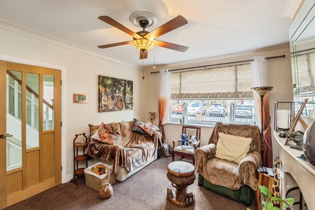 Delves Avenue, Warrington, WA5, photo 2