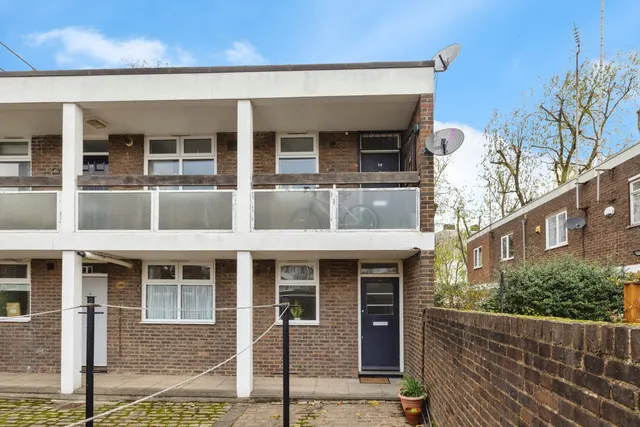 Dickens Estate, London, SE16, photo 2