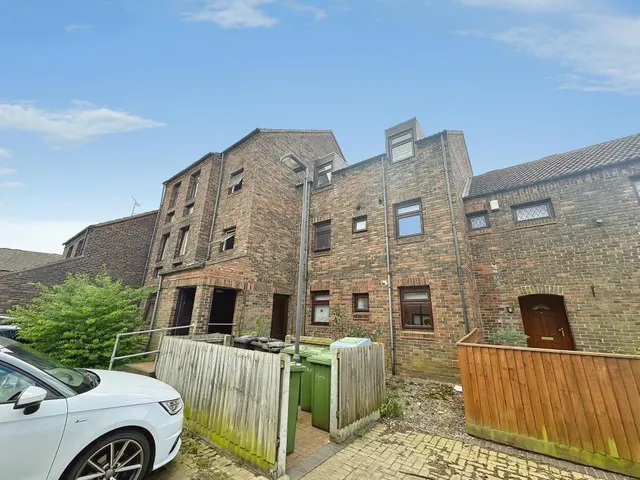 Southwick Close, Paston, PE4, photo 1
