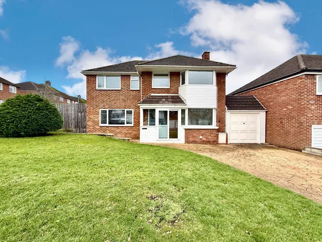 Cleeve Lawn, Swindon, Wiltshire, SN3 1LE, photo 1